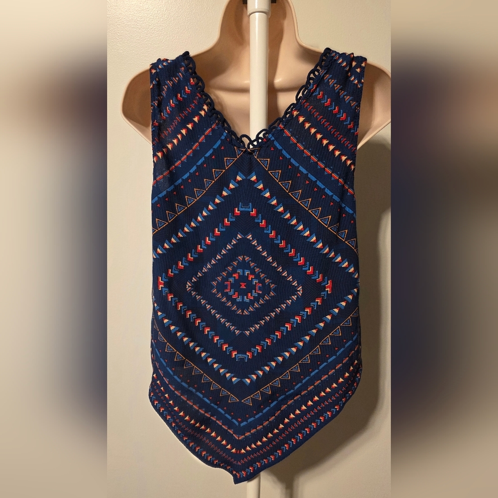 Label Ritu Kumar Sleeveless Top - Picture 3 of 8